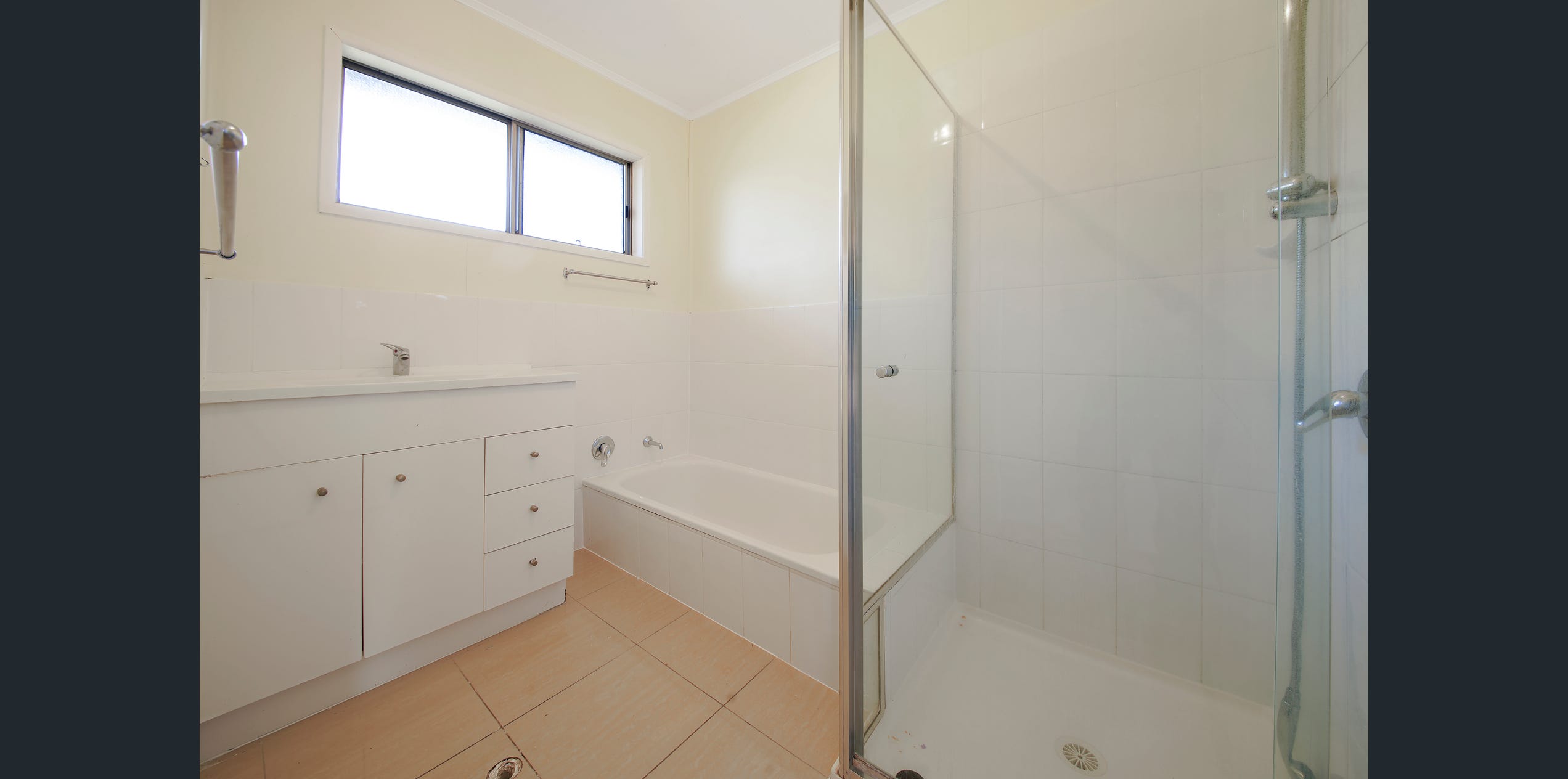 6 Bedroom Renovator’s Delight with Enormous Potential