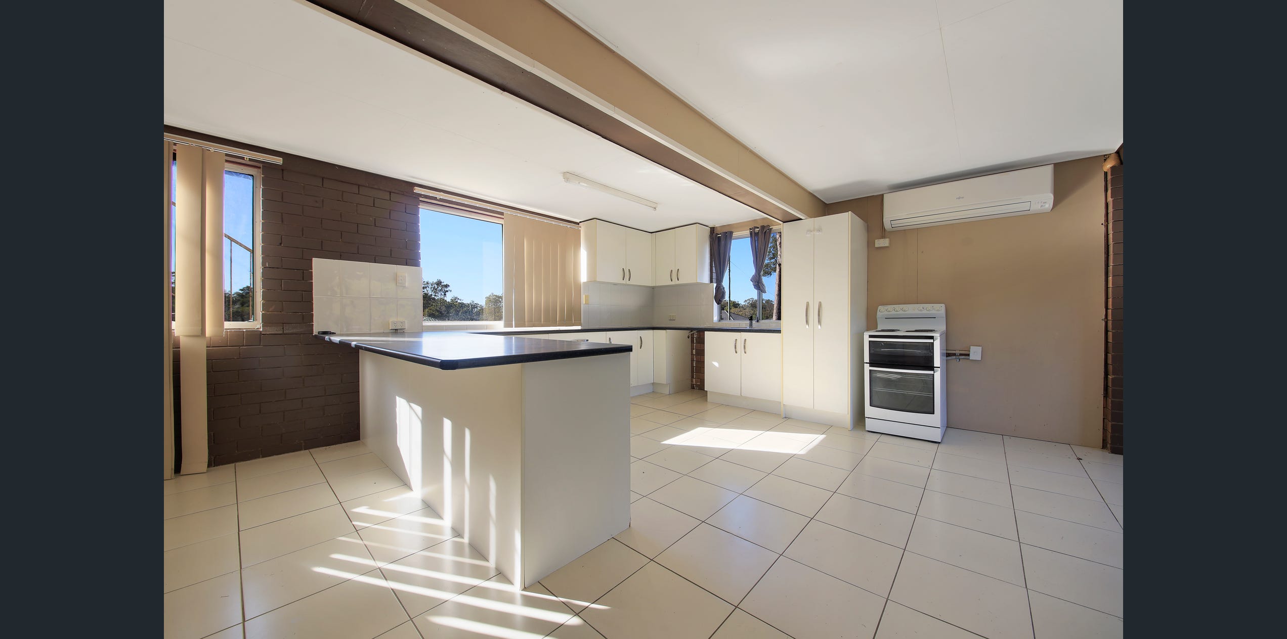 6 Bedroom Renovator’s Delight with Enormous Potential