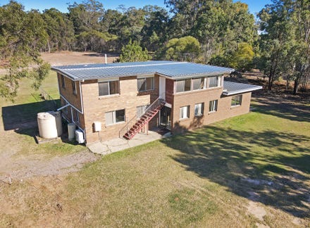 6 Bedroom Renovator’s Delight with Enormous Potential